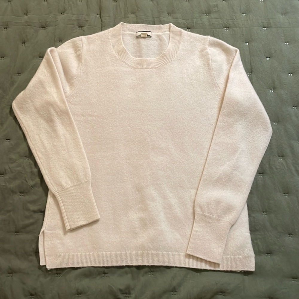 J.Crew Gently worn cashmere sweater. Size M. Fitted.
